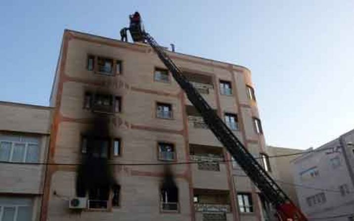 آتش‌سوزی یک ساختمان مسکونی در خیابان بنیاد قم